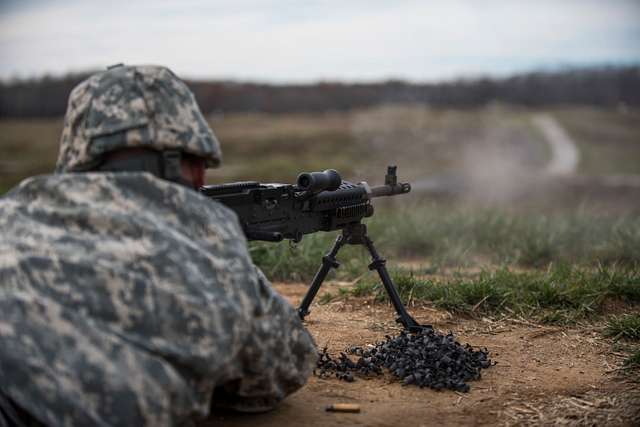 A U.S. Army Reserve military police Soldier shoots - NARA & DVIDS ...