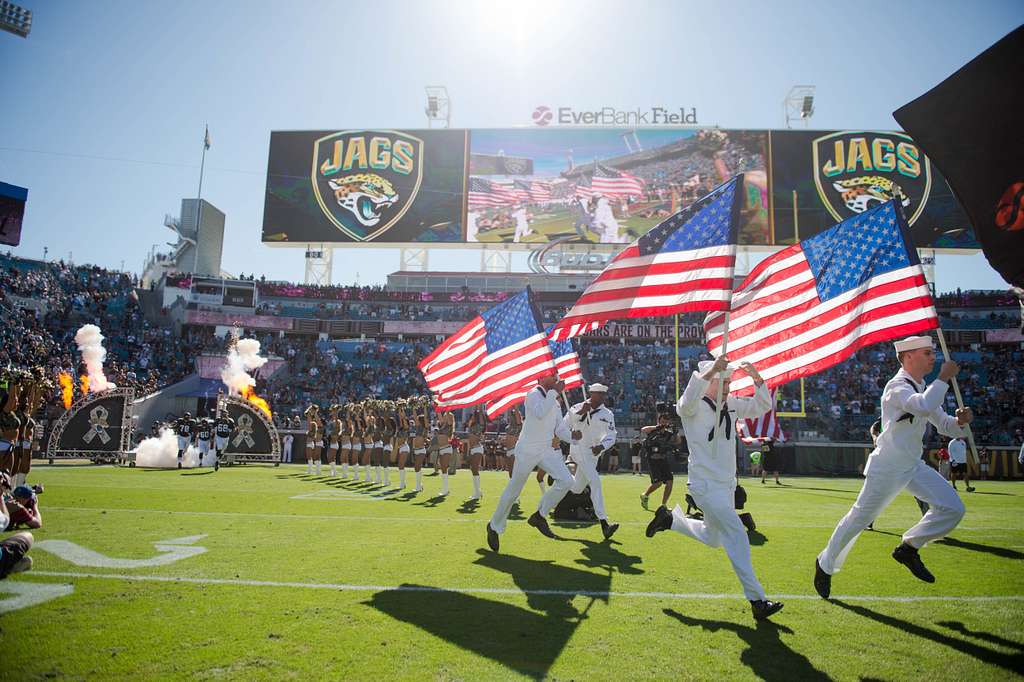 DVIDS - Images - Sailor Represents U.S. Navy at NFL Pro Bowl [Image 4 of 4]