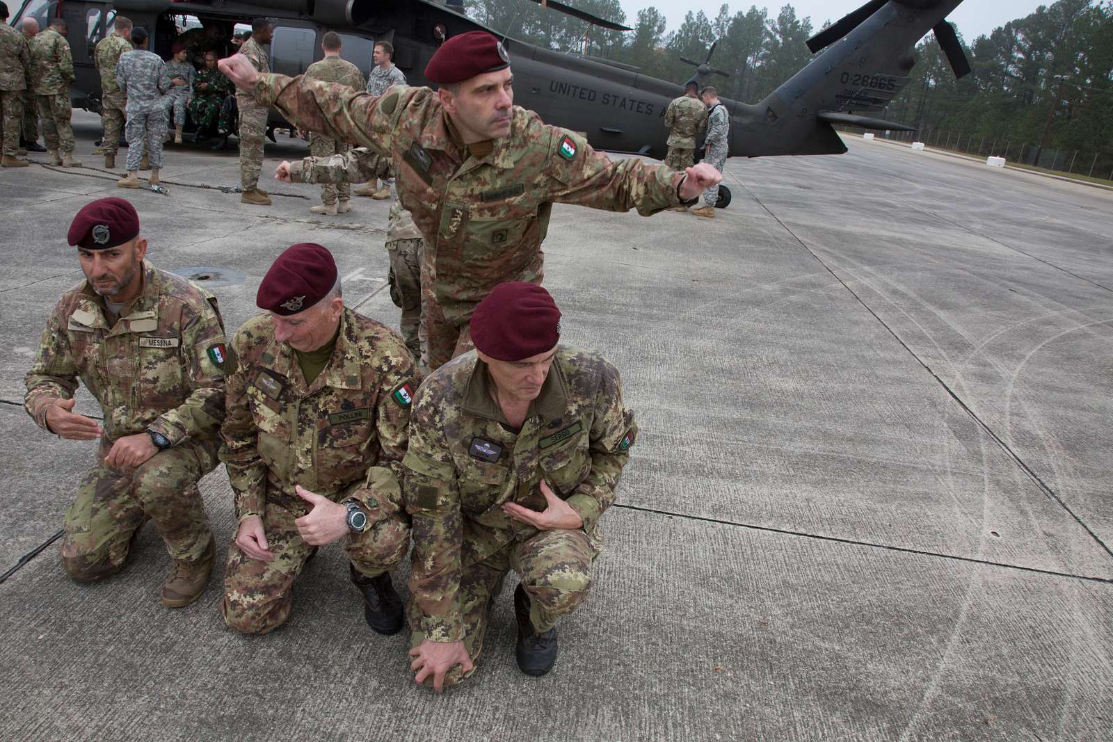 Italian paratroopers simulate jumpmaster duties during - NARA & DVIDS ...