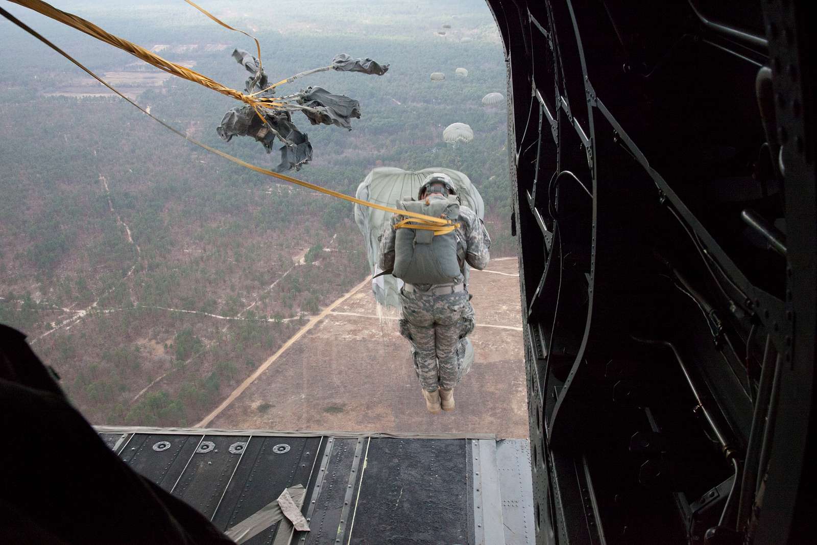 U S Army Paratroopers Conduct An Airborne Operation Nara Dvids Public Domain Archive Public