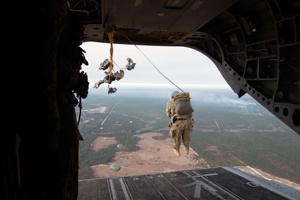 A Soldier with the 3rd Special Forces Group (Airborne) - NARA & DVIDS ...