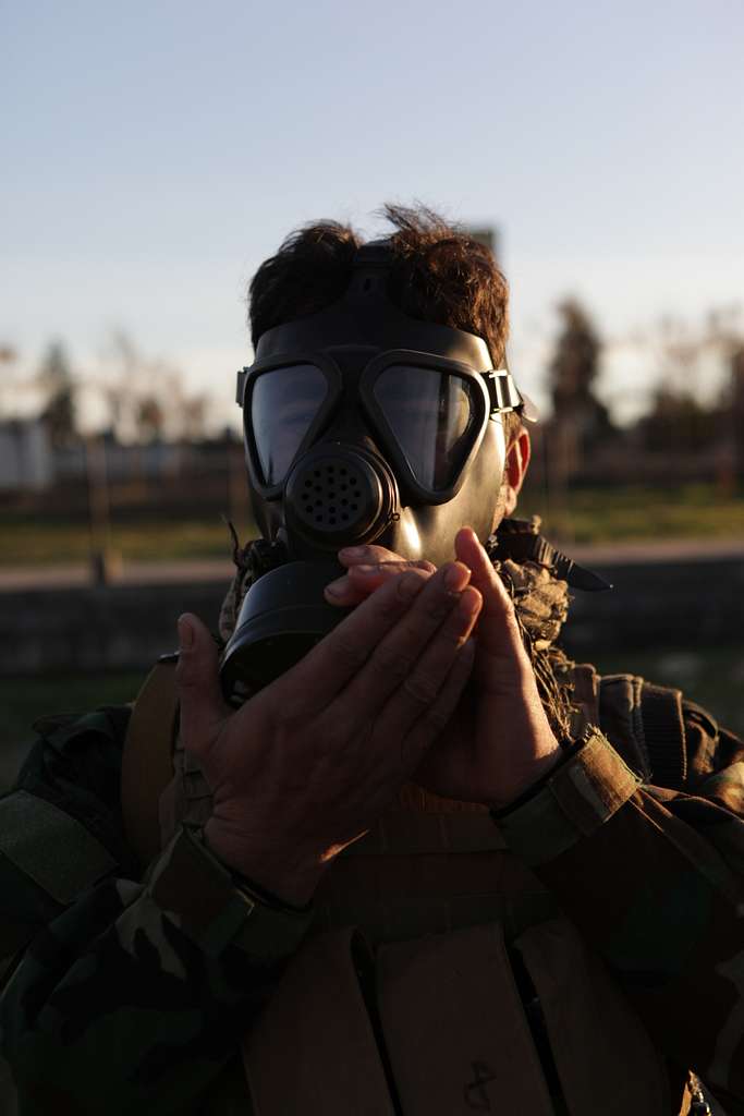 A Peshmerga soldier demonstrates the techniques learned - NARA & DVIDS ...