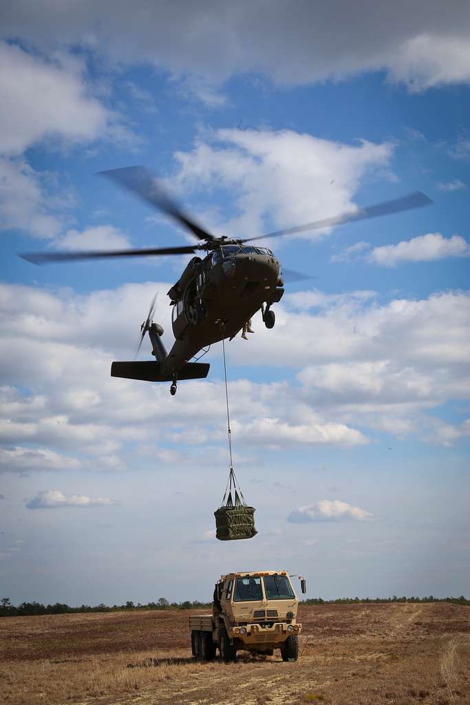 A U.S. Army UH-60 Black Hawk helicopter from the New - PICRYL Public ...