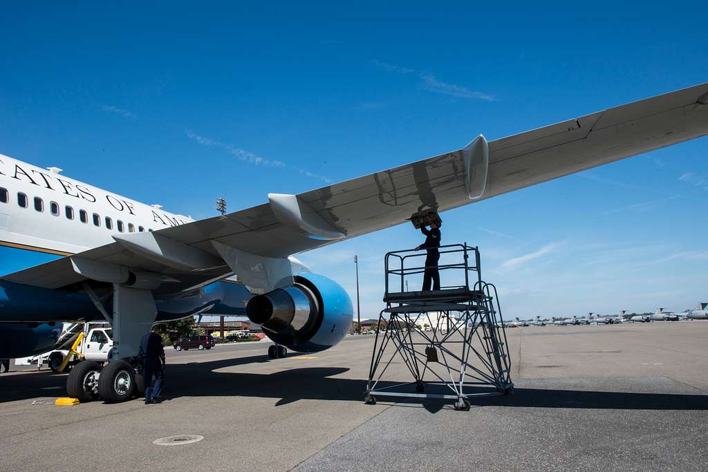 a-1st-airlift-squadron-crew-flies-a-recruiting-mission-nara-dvids