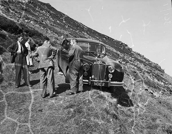 car accident - a Jaguar on the steep and narrow road to Nant Gwrtheyrn ...