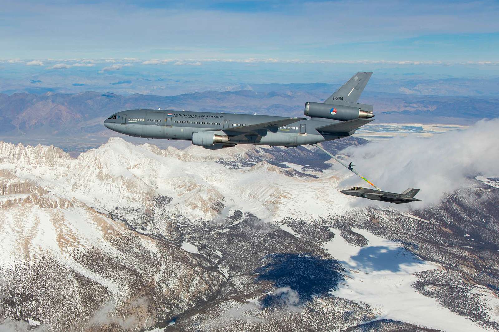 A Royal Netherland's Air Force KDC-10 Extender conducts - NARA & DVIDS ...