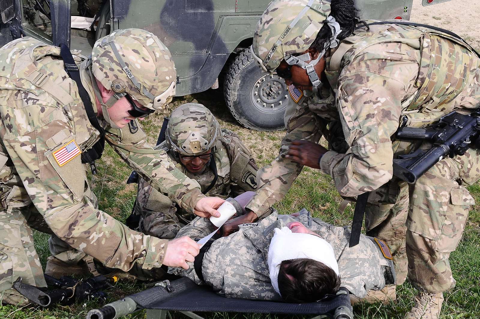 (From left to right) Pfc. Turner WIlliams, Spc. Angel - NARA & DVIDS ...