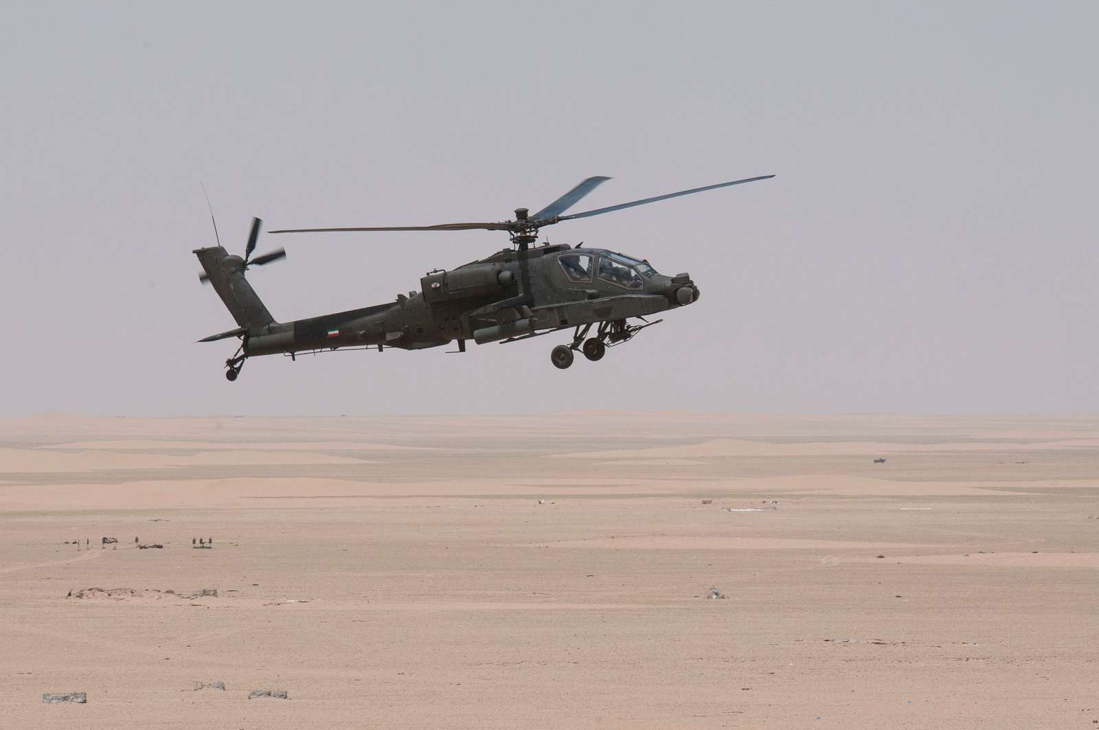 A Kuwait Air Force AH-64 Apache helicopter returns - NARA & DVIDS ...