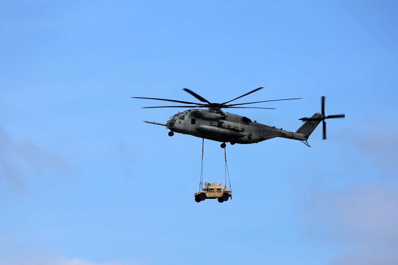 A CH-53 Super Stallion lifts a Humvee over the flight - NARA & DVIDS ...