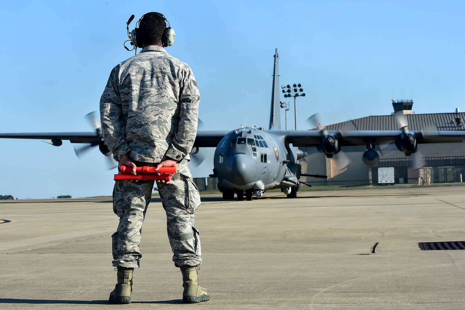 A Us Air Force Crew Chief With The 1st Special Operations Nara