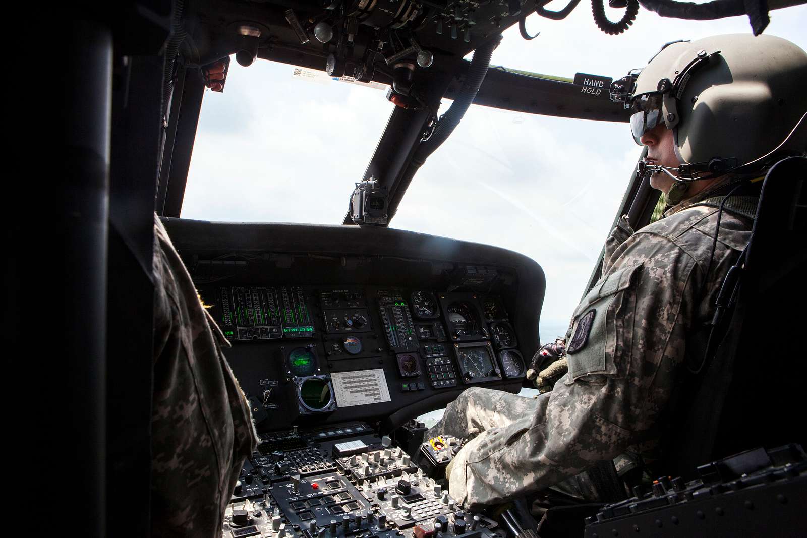 A U.S. Army UH-60 Black Hawk Pilot Flies For An Airborne - NARA & DVIDS ...