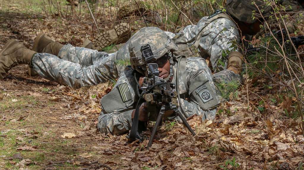 U.S. Army Paratroopers of the 2nd Battalion, 325th - PICRYL - Public ...