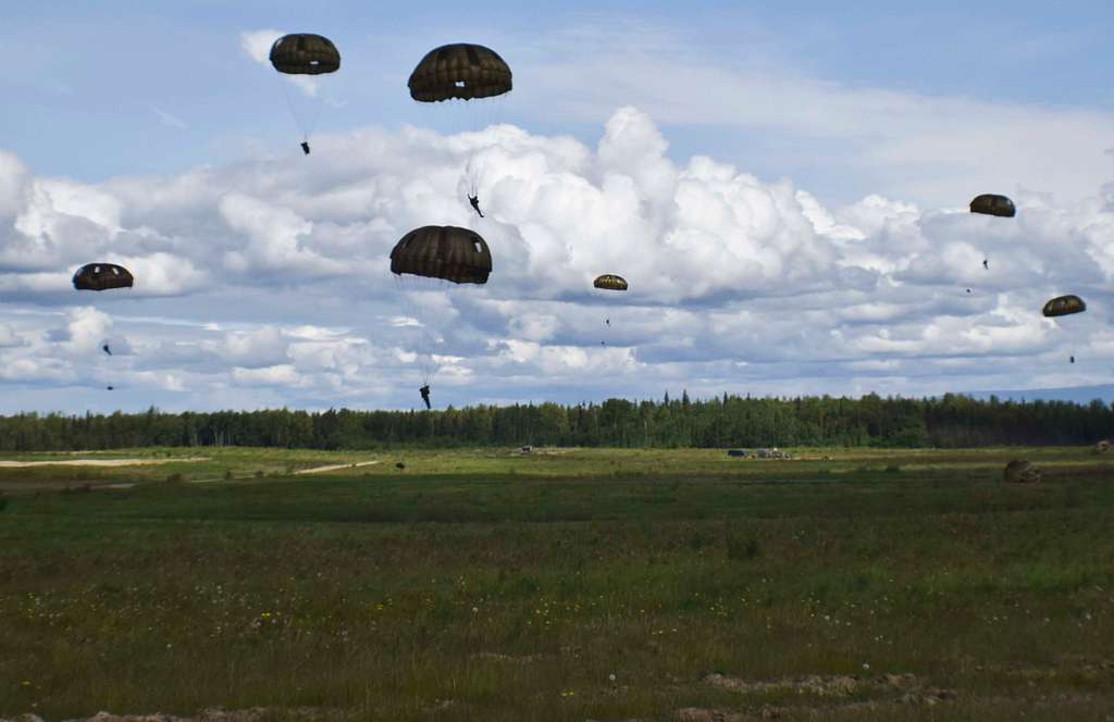 Paratroopers with the Japanese Ground Self Defense - NARA & DVIDS ...