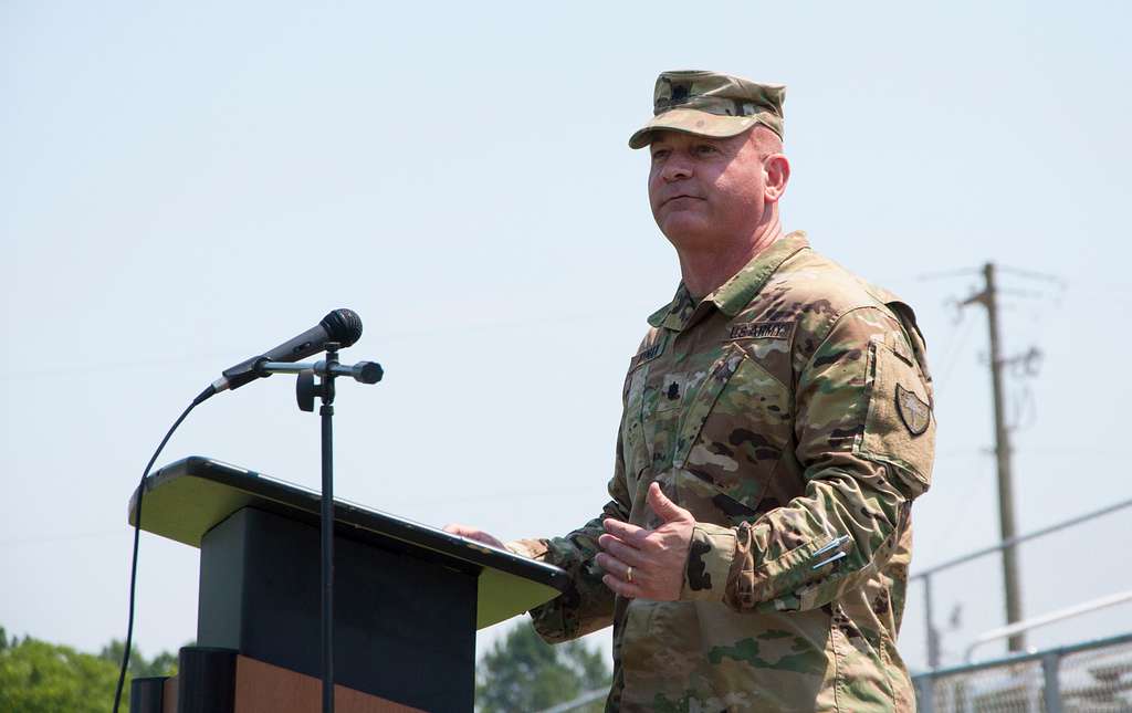 U.S. Army Lt. Col. Christopher Hyman, the incoming - NARA & DVIDS ...