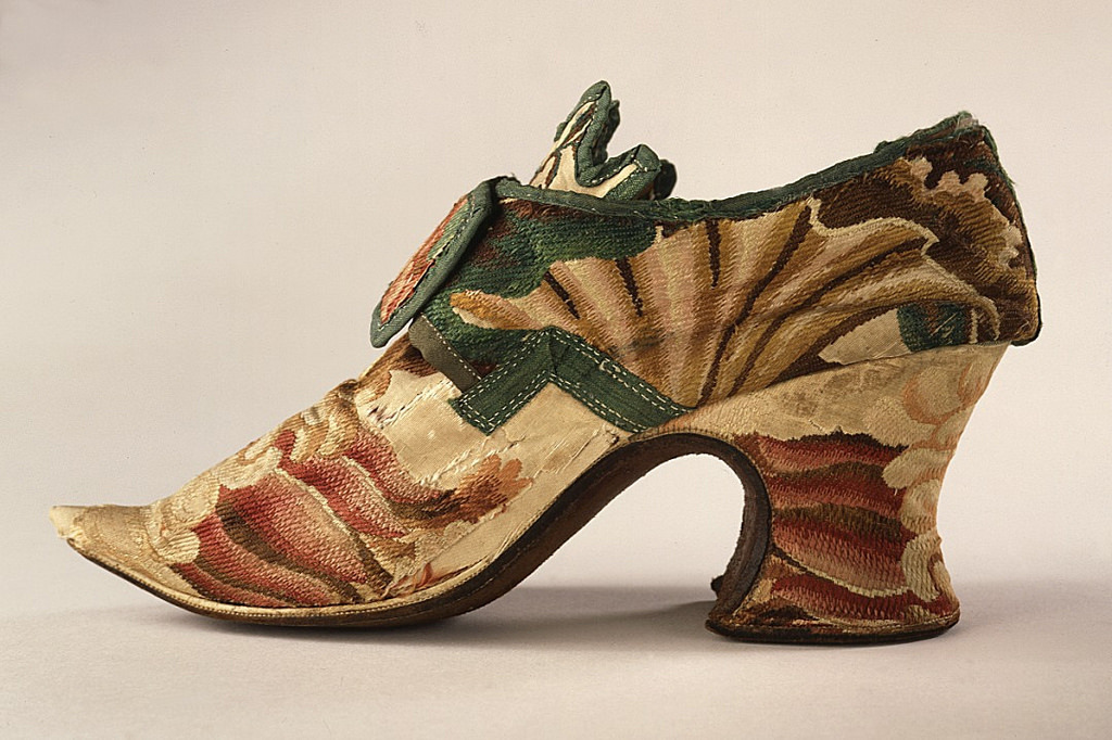 Древние ботинки