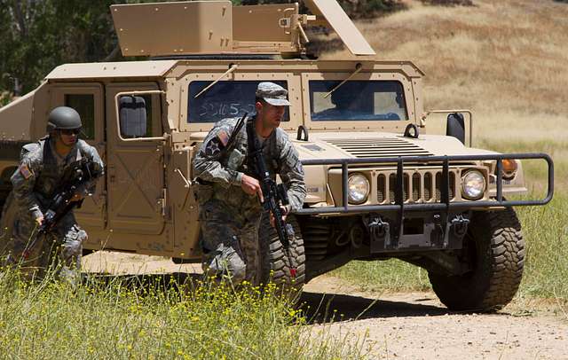 U.S. Army Reserve Soldiers, 371st Combat Sustainment - NARA & DVIDS ...