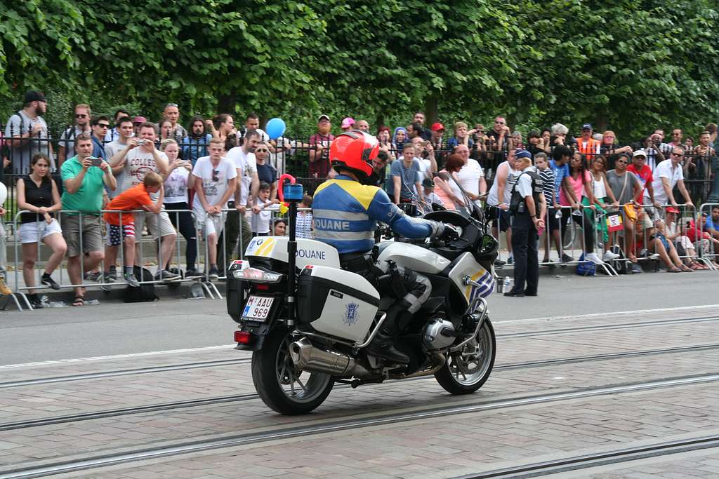 Fête nationale belge à Bruxelles le 21 juillet 2016 - Moto des douanes ...