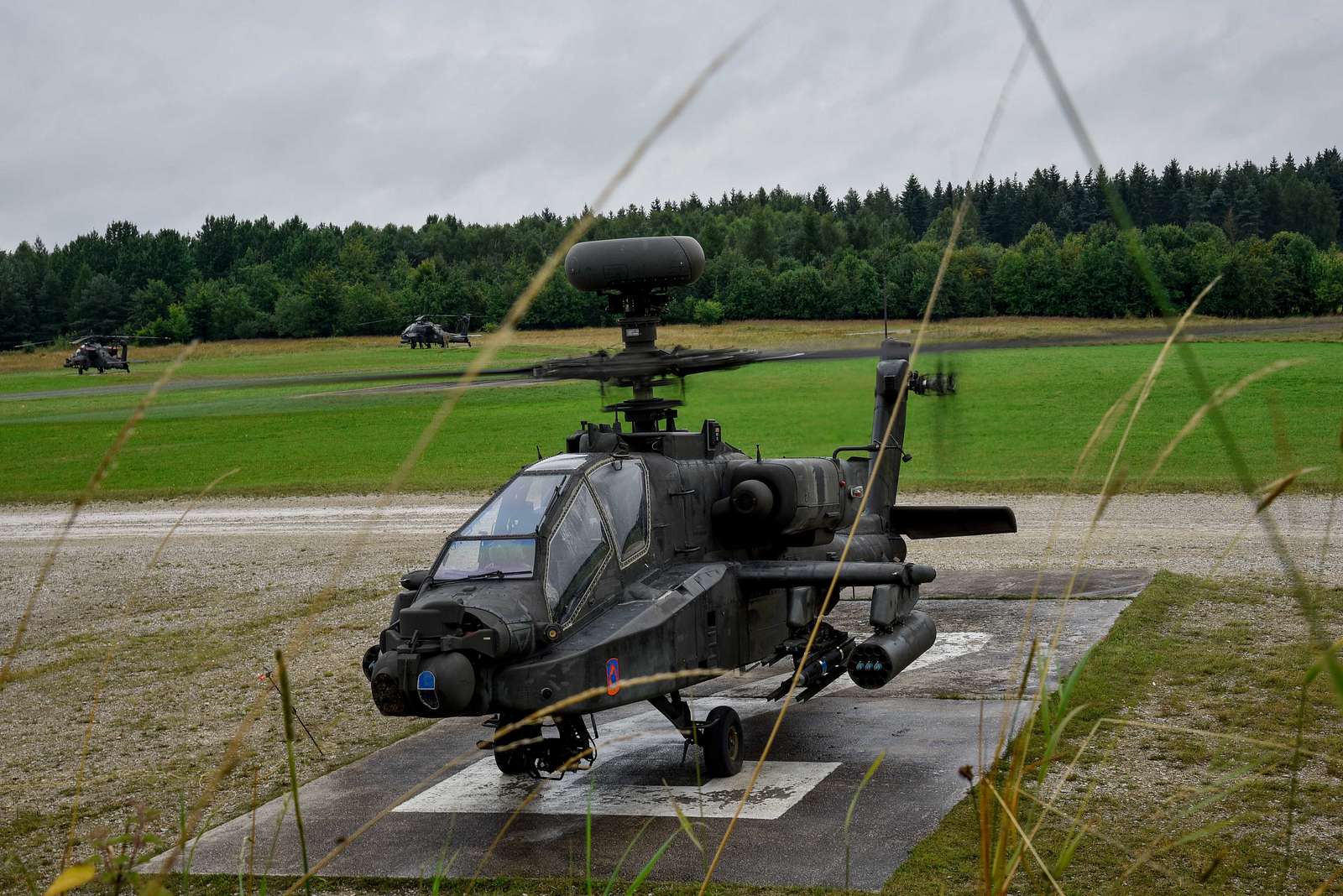 An AH-64D Apache Longbow Attack Helicopter, Assigned - NARA & DVIDS ...