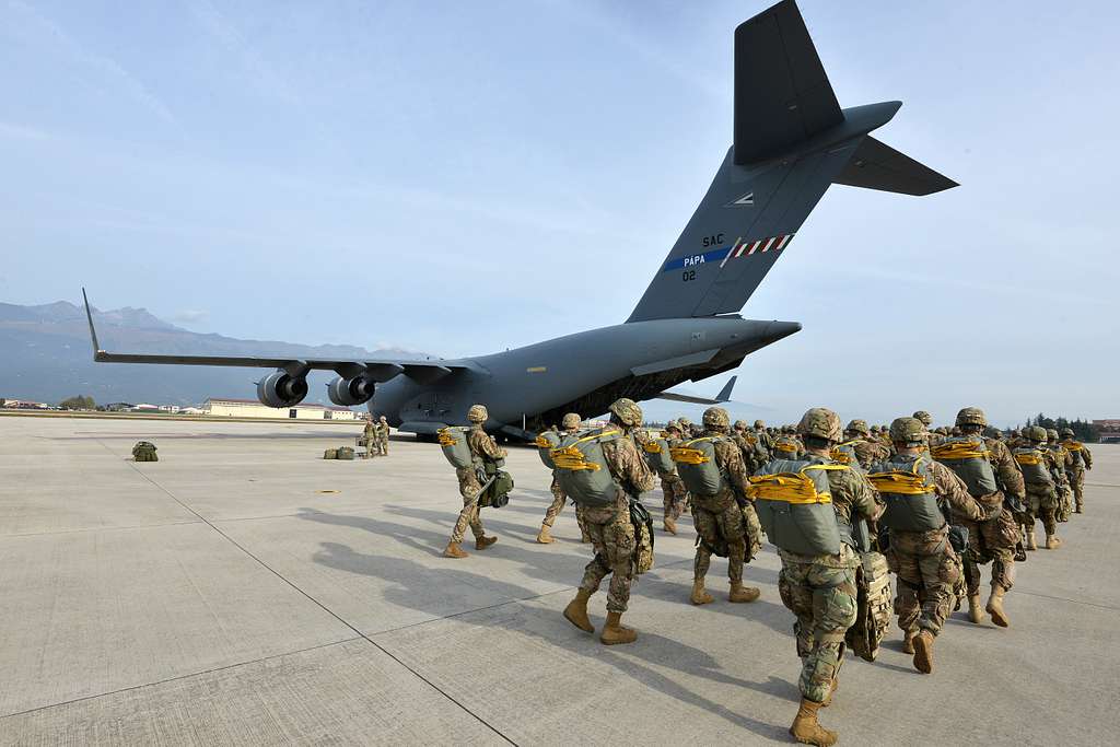 Hundreds of paratroopers from the Hungarian army’s - NARA & DVIDS ...