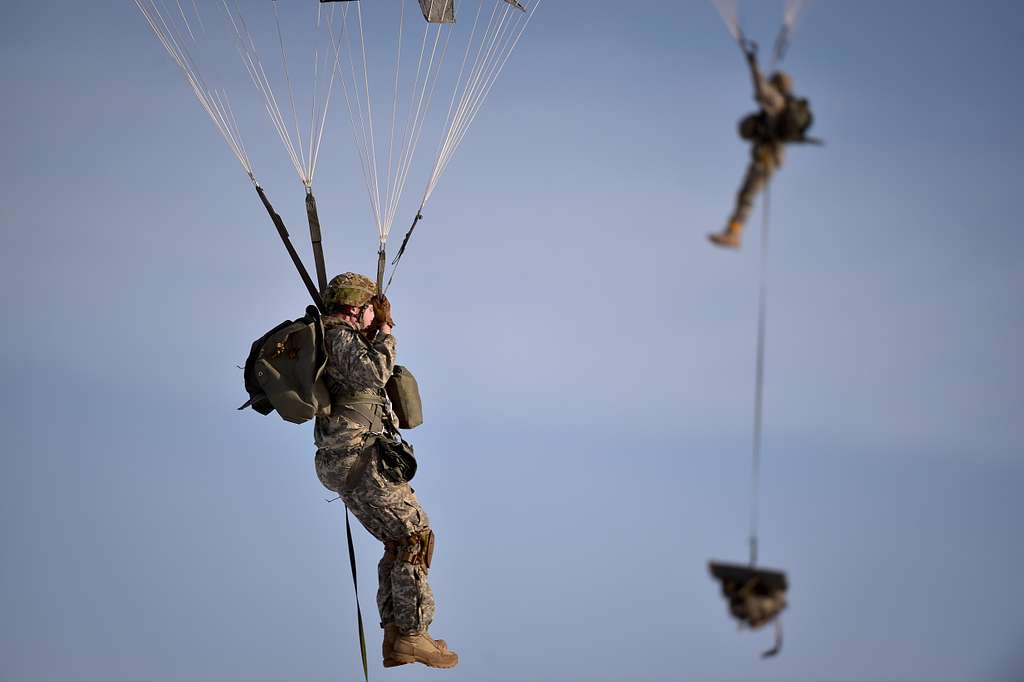 U.S. Army paratroopers assigned to the 4th Infantry - PICRYL - Public ...