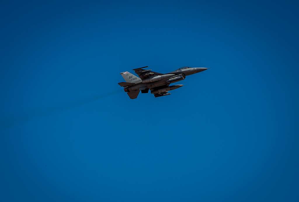 U.S. Air Force F-16 Fighting Falcon pilots prepare - PICRYL Public ...