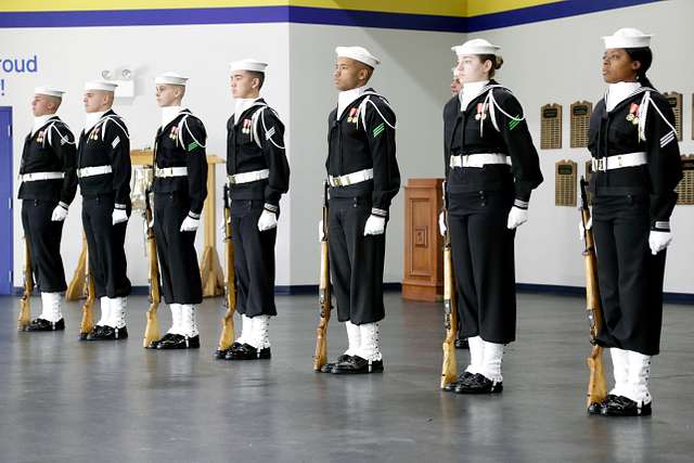 members of the us navy ceremonial guard drill team d1c6dd 640