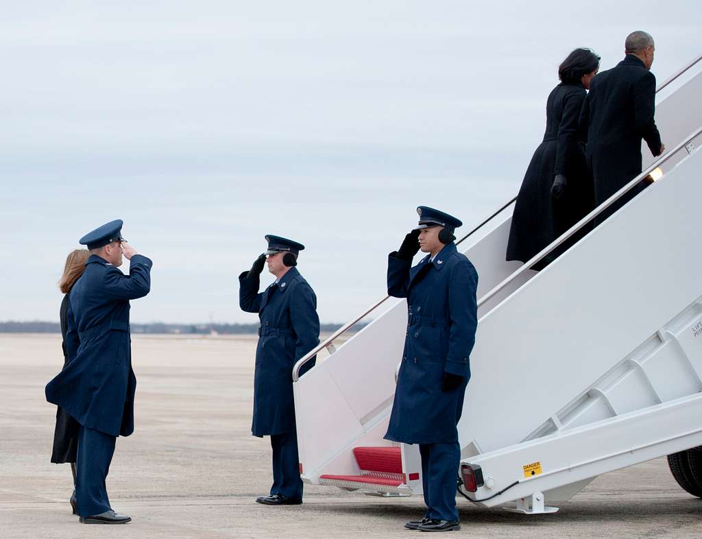 DVIDS - Images - D.C.-area service members participate in the Washington  Redskins Salute to Service match-up [Image 8 of 8]