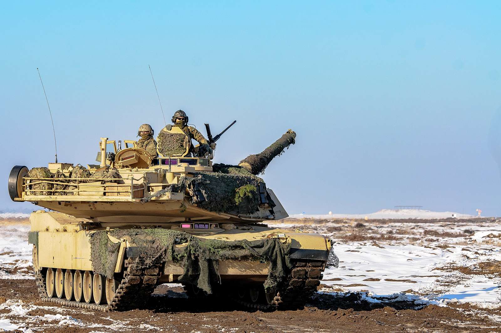 a-tank-crew-in-an-m1a2-abrams-tank-belonging-to-1st-nara-dvids