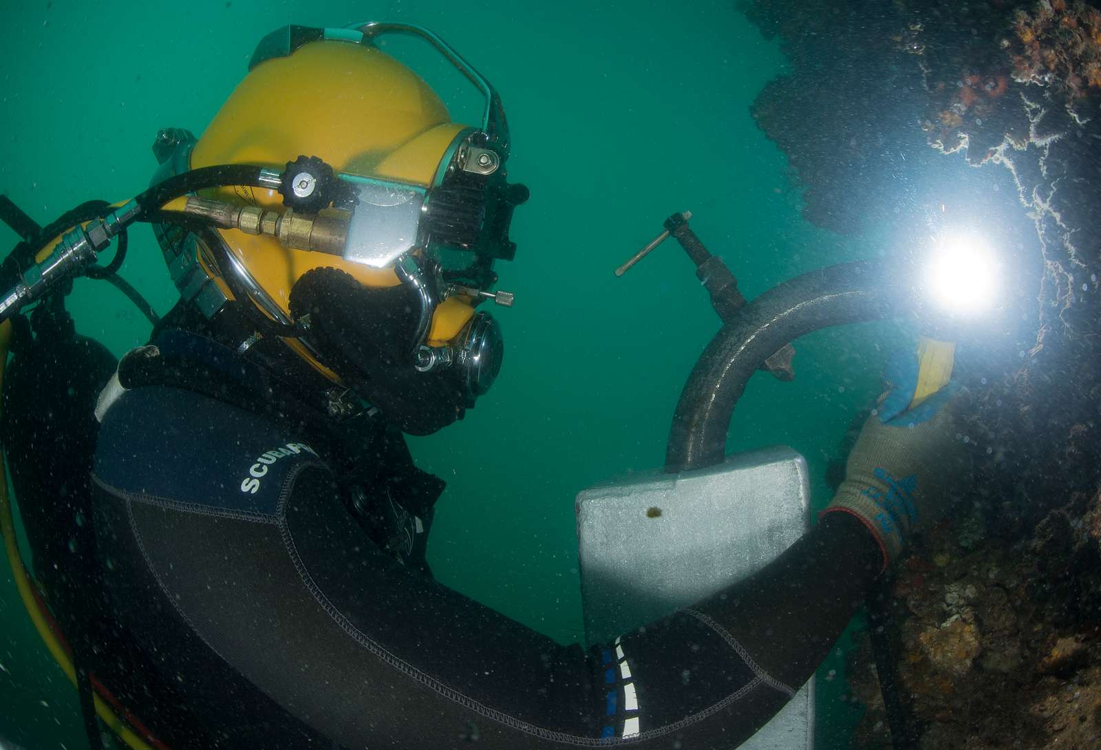A Member of the U.S. Navy’s Underwater Construction - NARA & DVIDS ...