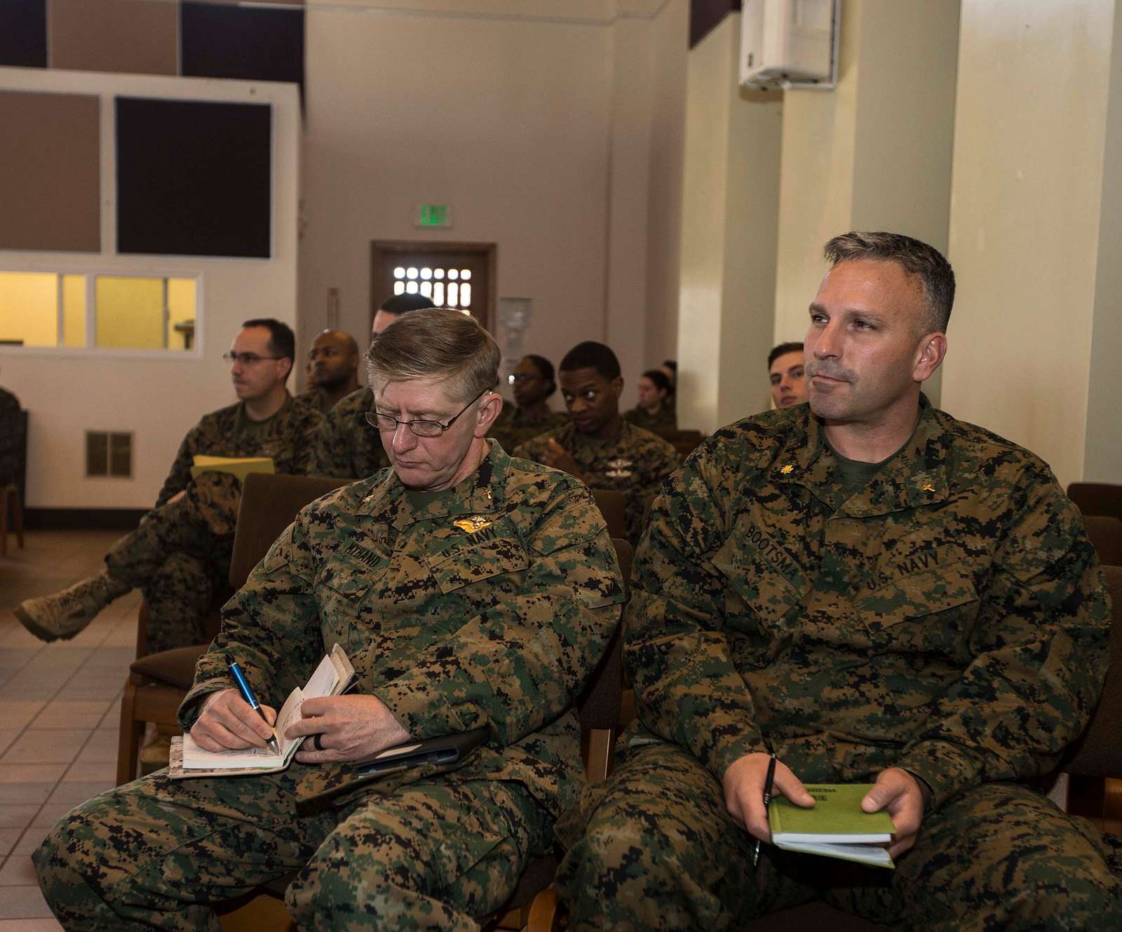 U.s. Navy Cmdr. Wesely Myhand, Left, Combat Logistics - Nara & Dvids 