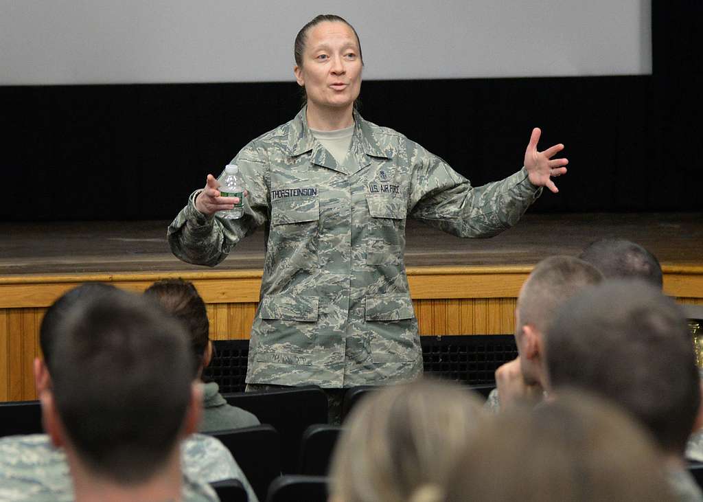 Atlanta Falcons visit Team Eglin > Air Force Life Cycle Management Center >  Article Display