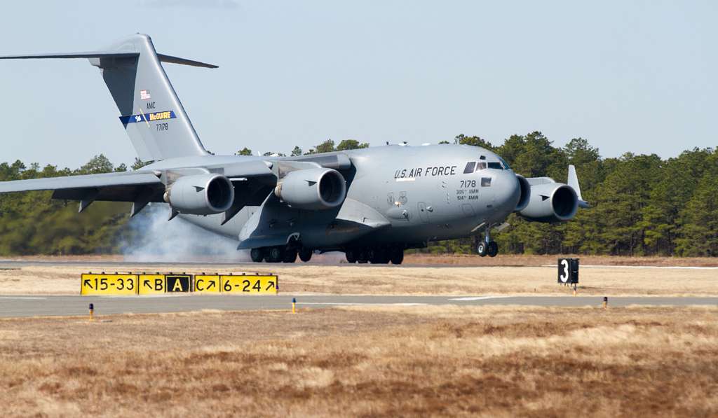 An Air Force C-17 Globemaster lands at Lakehurst Maxfield - NARA ...