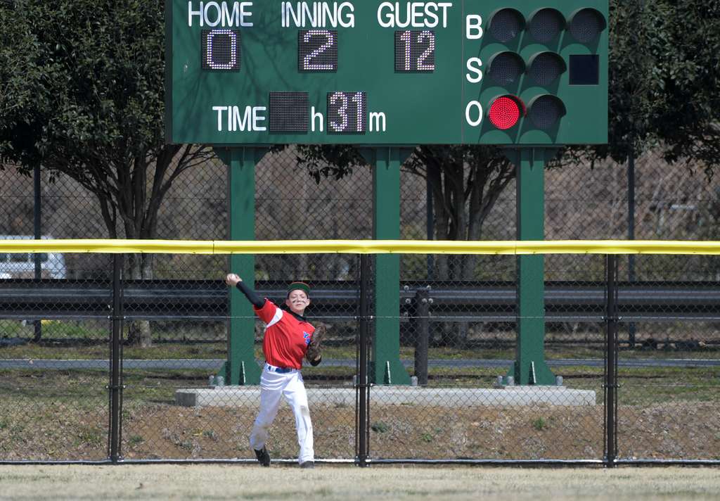 Yankee all-stars coach spirit of Tomodachi > Yokota Air Base > Article  Display