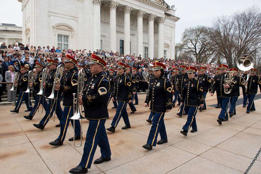 mitglieder-der-us-armee-band-pershing-s-own-nehmen-teil-picryl