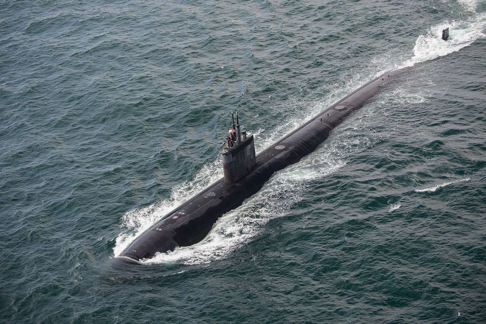 The Los Angeles-class fast attack submarine USS Pasadena - NARA & DVIDS ...