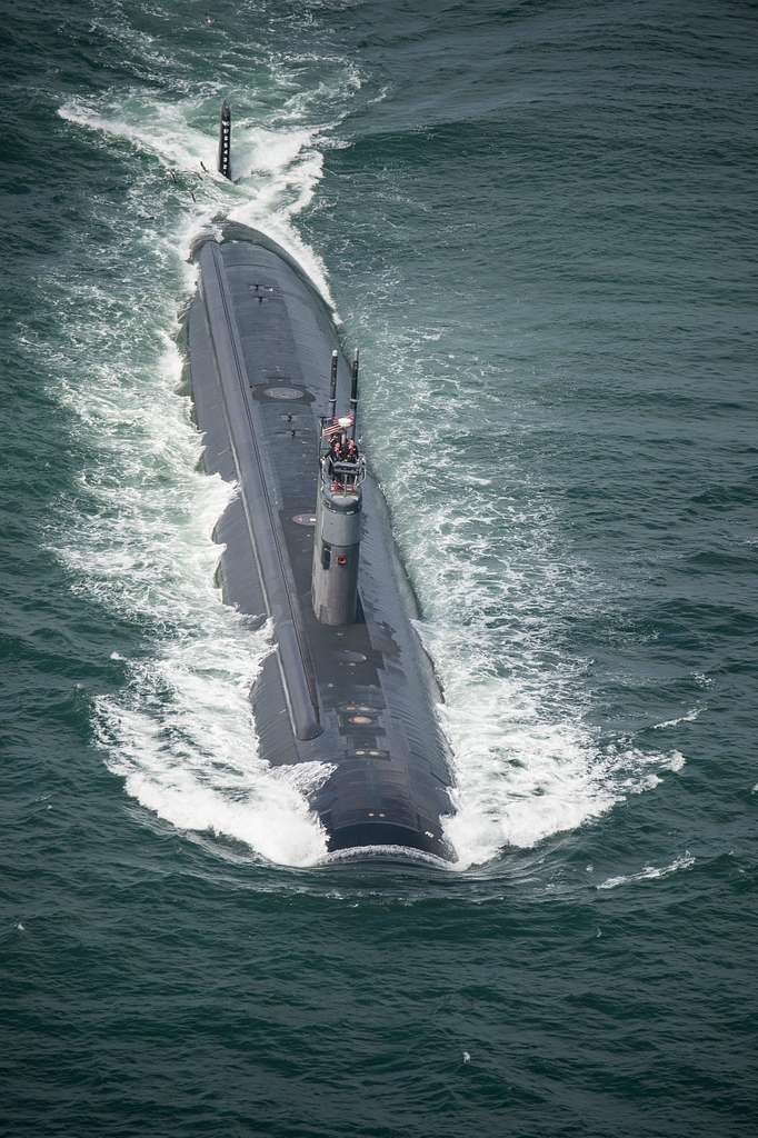 The Los Angeles-class fast attack submarine USS Pasadena - PICRYL ...