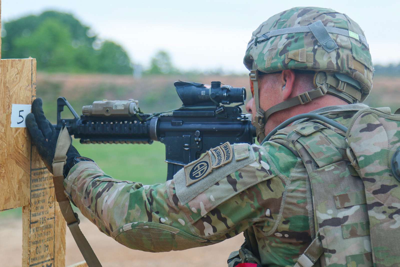 An 82nd Airborne Division first sergeant engages targets - NARA & DVIDS ...