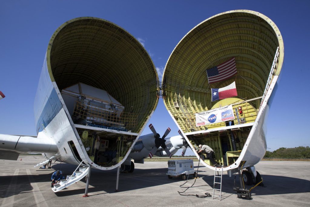 Orion EM-1 Crew Module Structural Test Article loaded onto Guppy ...