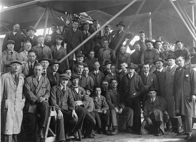 Fokker B.III With Fokker Factory Staff (34285412216) - PICRYL - Public ...