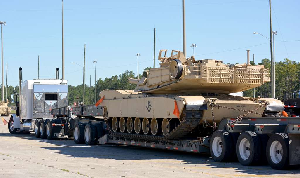 A M1A2 Abrams Main Battle Tank From Company B, 2nd - PICRYL - Public ...