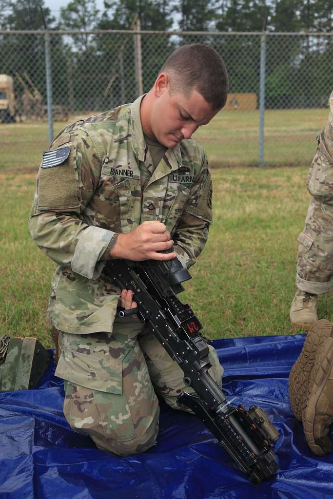 A Paratrooper assigned to the 82nd Airborne Division - NARA & DVIDS ...