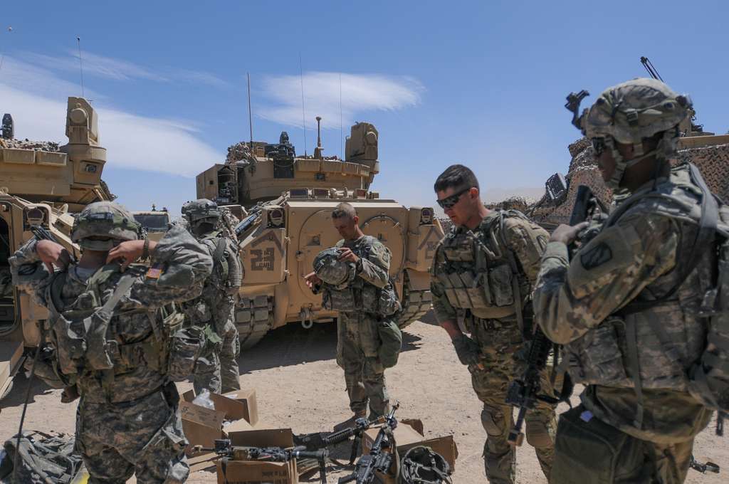 Soldiers of 2d Battalion, 198th Armored Regiment, - PICRYL Public ...