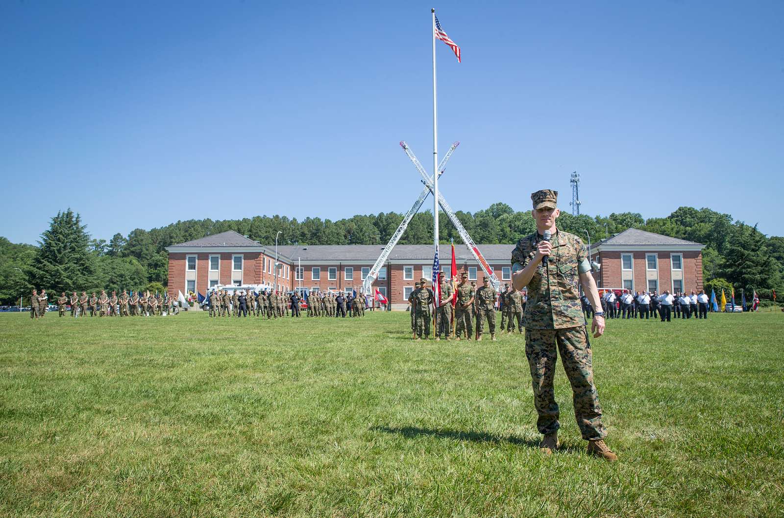 U.S. Marine Corps Lt. Col. Mark T. Shnakenberg, incoming - U.S ...