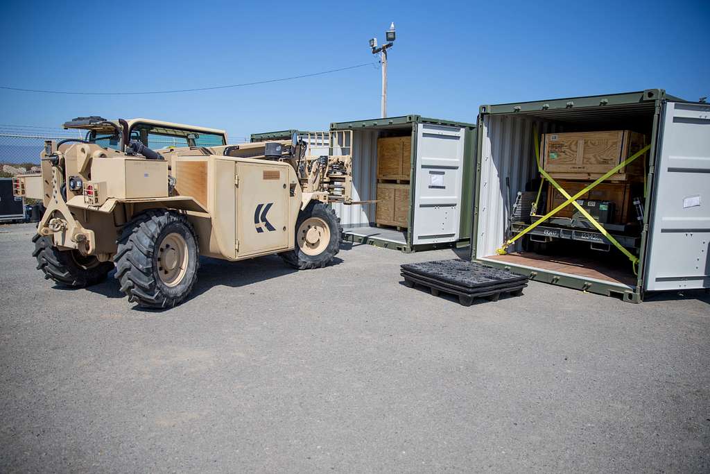 A U.S. Marine Corps Extendable Boom Forklift truck - NARA & DVIDS ...