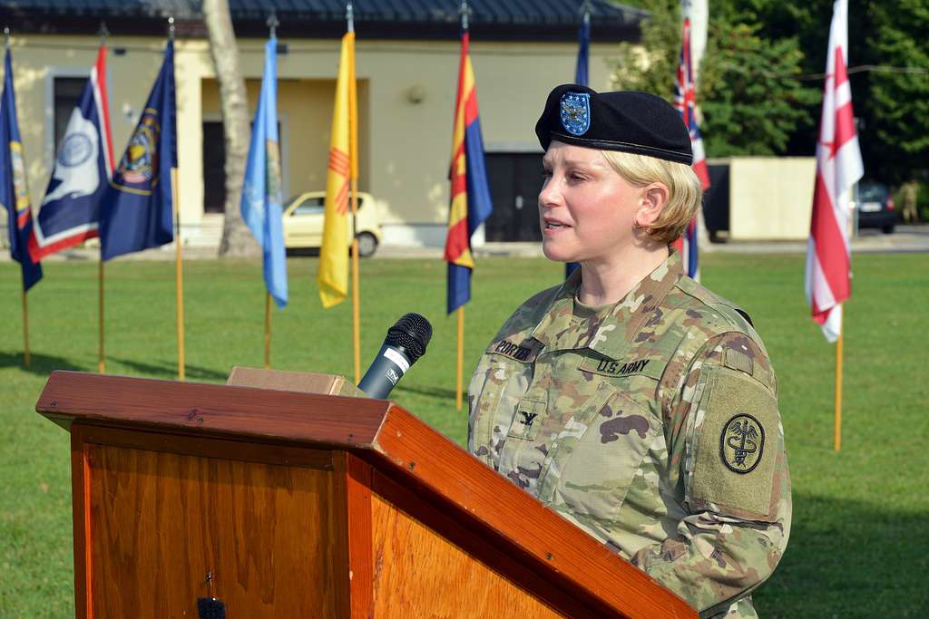 U. S. Army Col. Rebecca I. Porter (right), Commander - NARA & DVIDS ...