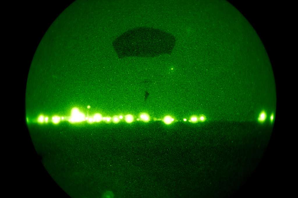 A U.S. Army paratrooper, 82nd Airborne Division, Fort - NARA & DVIDS ...