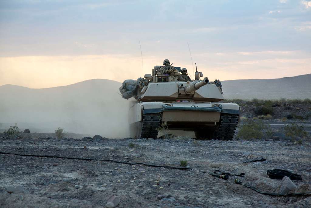 A U.S. Marine Corps M1A1 Abrams main battle tank with - NARA & DVIDS ...