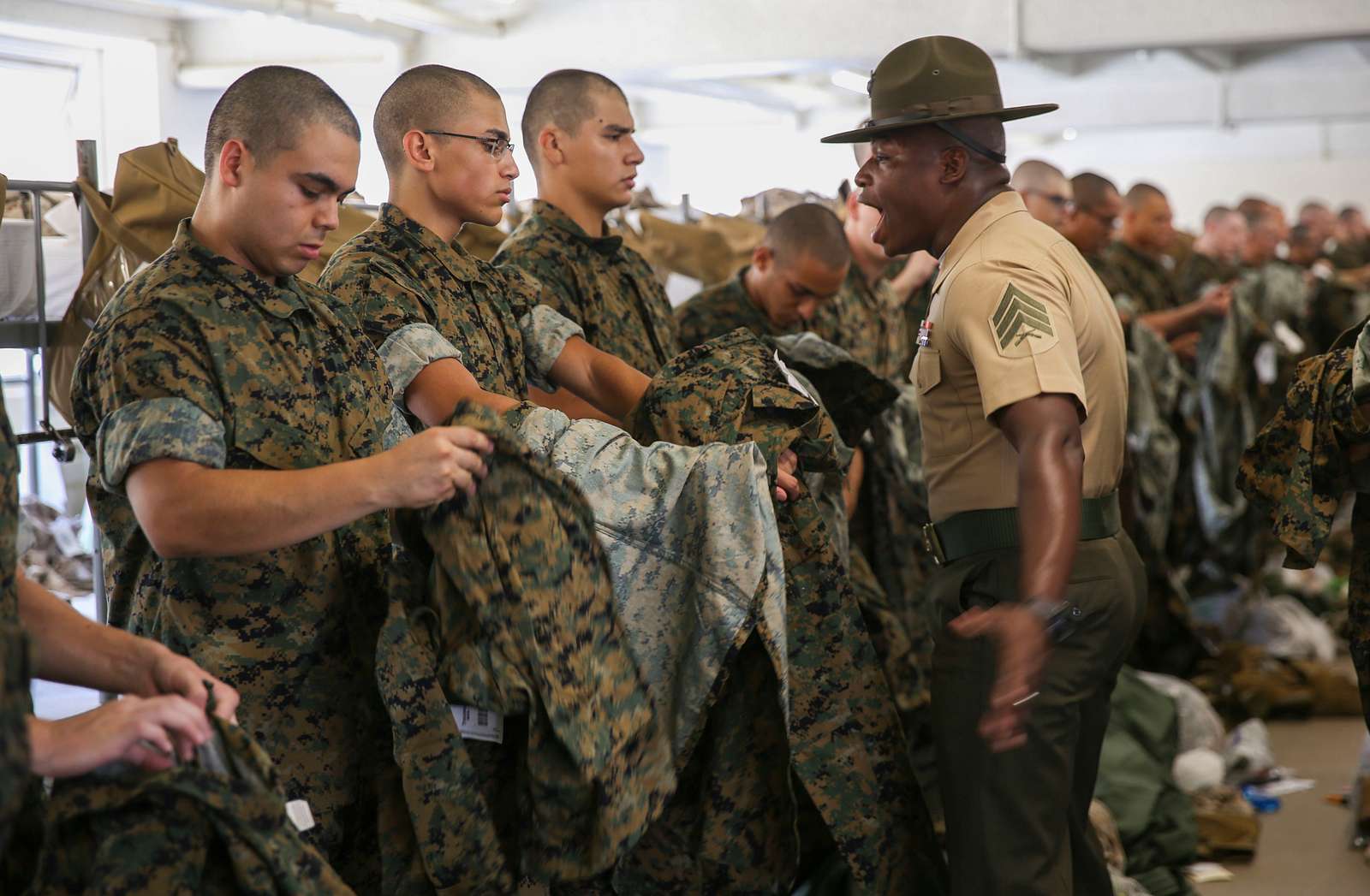 DVIDS - Images - 76th USO tour on Camp Leatherneck [Image 30 of 43]