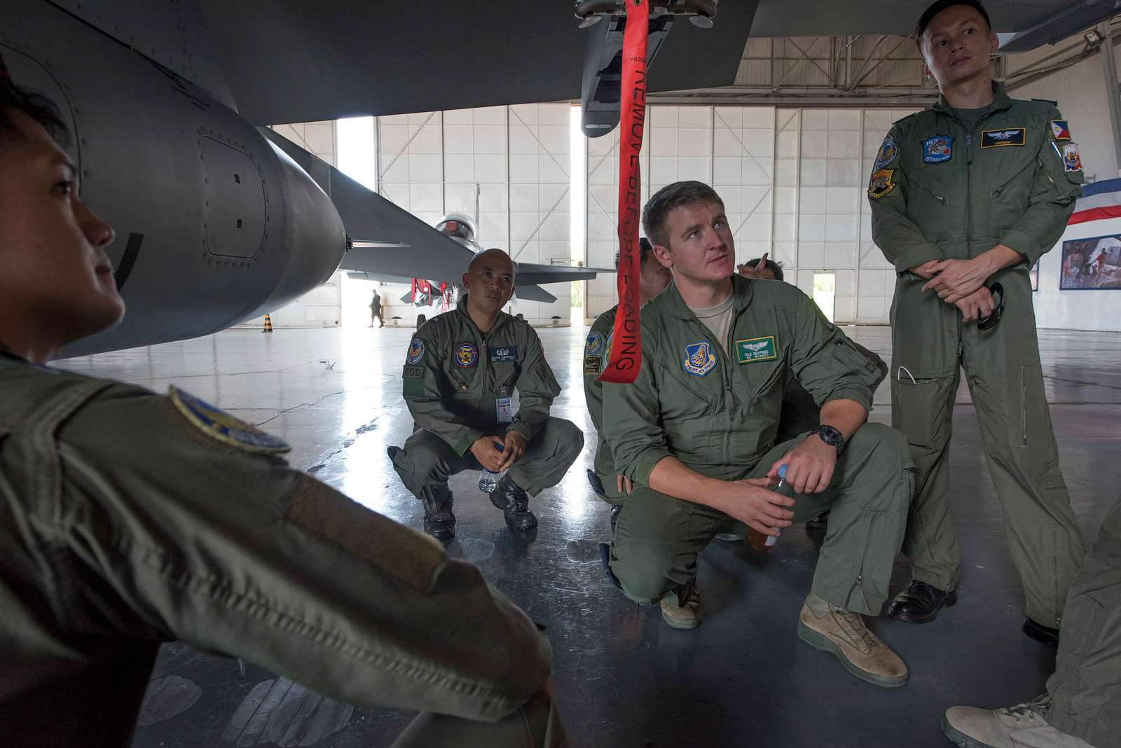 A U.S. Air Force pilot from the 25th Fighter Squadron - NARA & DVIDS ...