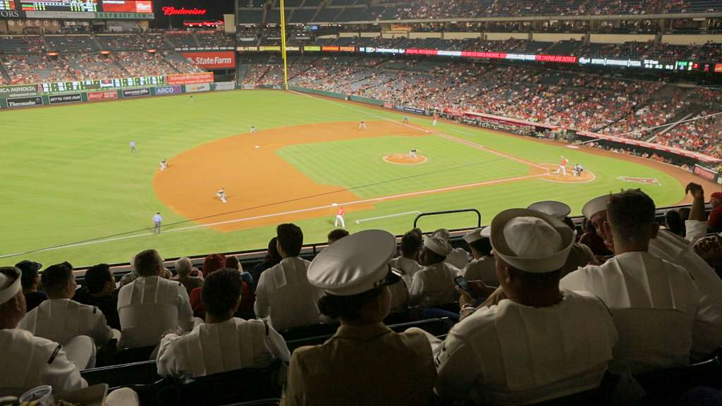 DVIDS - News - Fleet Activities Yokosuka attends Yokohama DeNA BayStars  minor league team baseball game